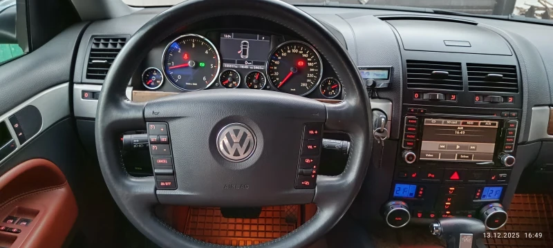 VW Touareg, снимка 15 - Автомобили и джипове - 52805020