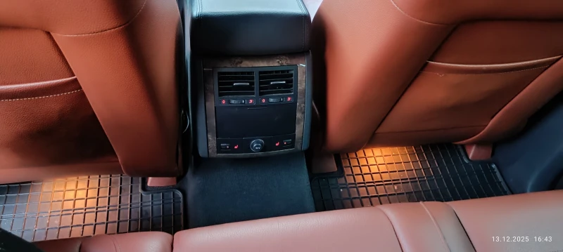 VW Touareg, снимка 13 - Автомобили и джипове - 52805020