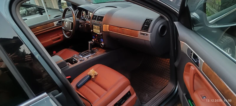 VW Touareg, снимка 16 - Автомобили и джипове - 52805020