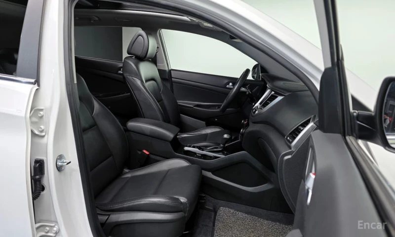 Hyundai Tucson, снимка 10 - Автомобили и джипове - 52908431