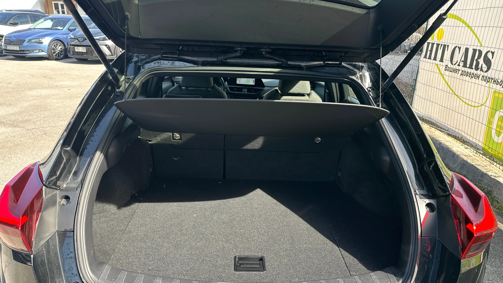 Lexus UX 250h Face Lift 2023 2.0 Hybrid в Гаранция - изображение 10