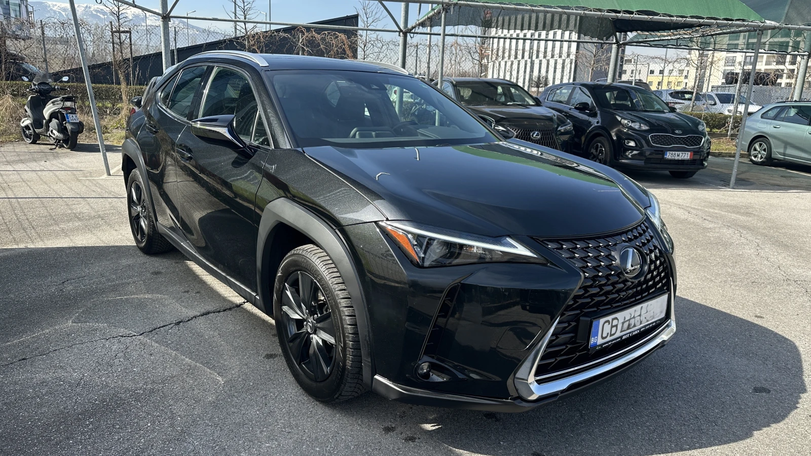 Lexus UX 250h Face Lift 2023 2.0 Hybrid в Гаранция - изображение 2