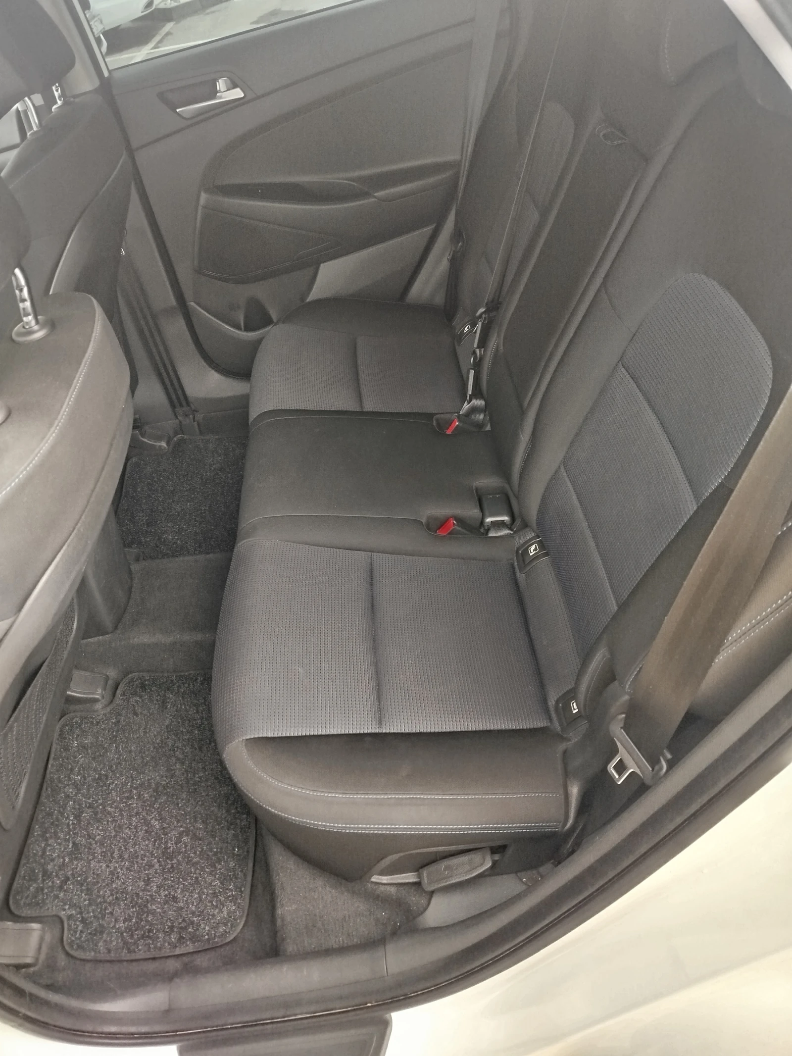 Hyundai Tucson 1, 6, снимка 8 - Автомобили и джипове - 53903688