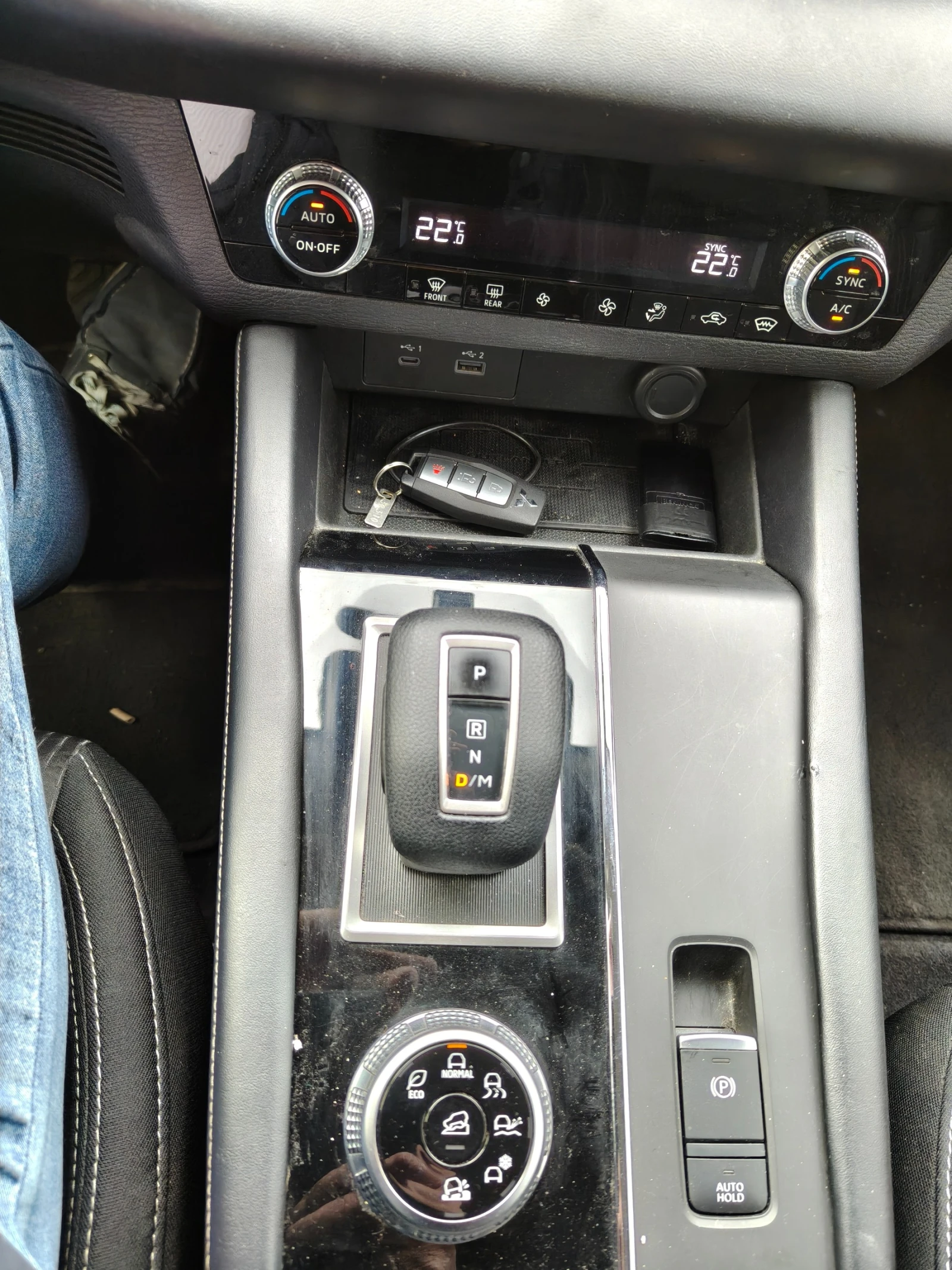 Mitsubishi Outlander, снимка 8 - Автомобили и джипове - 54044574