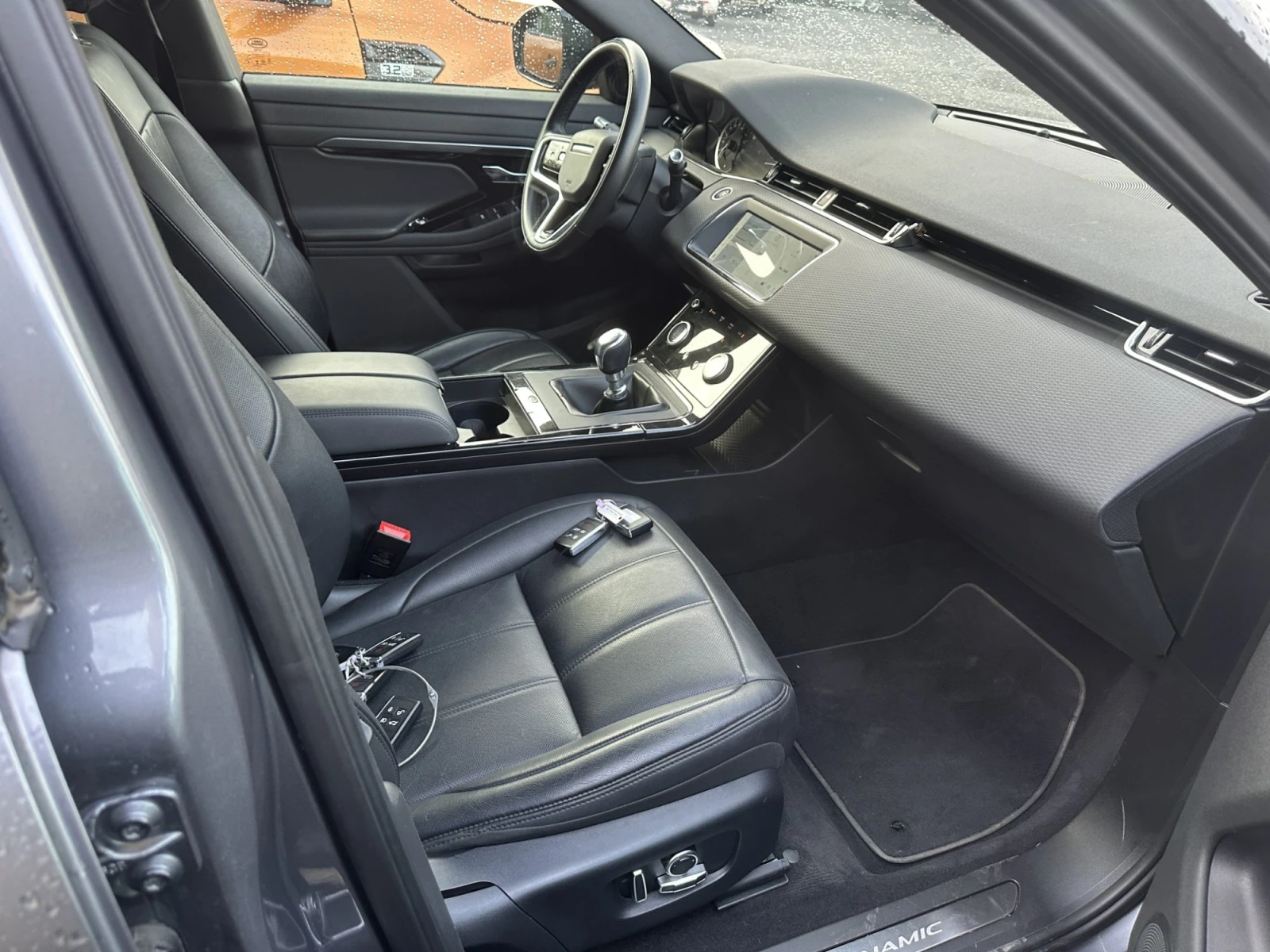 Land Rover Range Rover Evoque 2.0 TD4 R-Dynamic, снимка 10 - Автомобили и джипове - 54043819