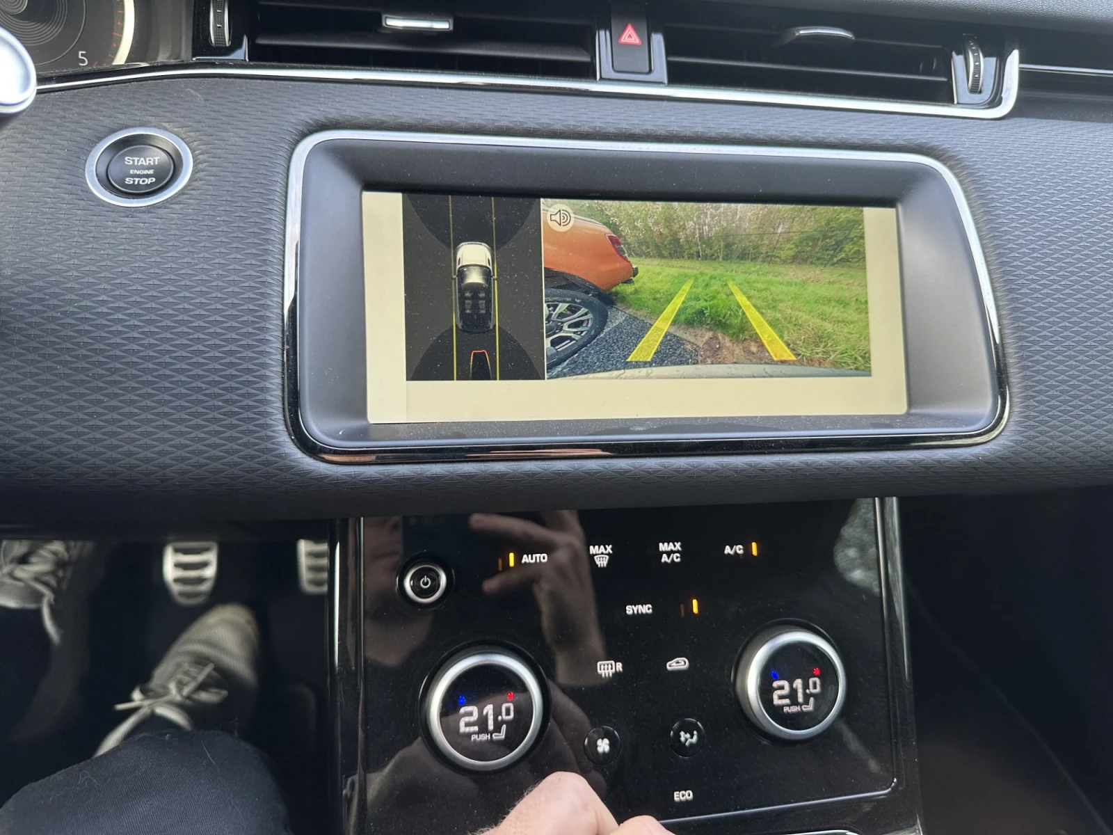 Land Rover Range Rover Evoque 2.0 TD4 R-Dynamic, снимка 9 - Автомобили и джипове - 54043819