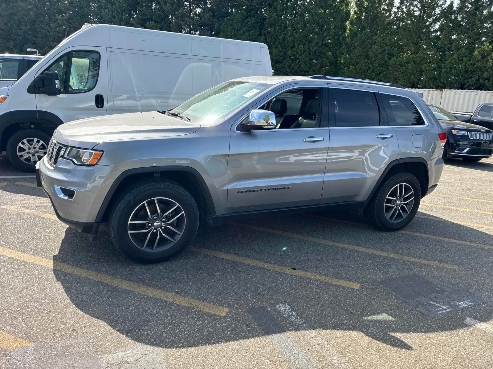 Jeep Grand cherokee LIMITED V6 * AWD * CARFAX * АВТО КРЕДИТ * , снимка 2 - Автомобили и джипове - 54669295