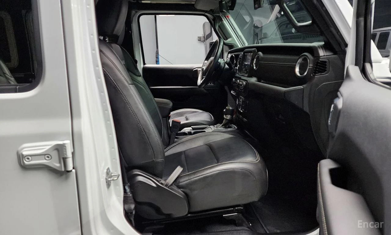 Jeep Grand cherokee OVERLAND* 2.0* ПОДГРЕВ* КАМЕРА* МЪРТВА* ТОЧКА* , снимка 13 - Автомобили и джипове - 54730627