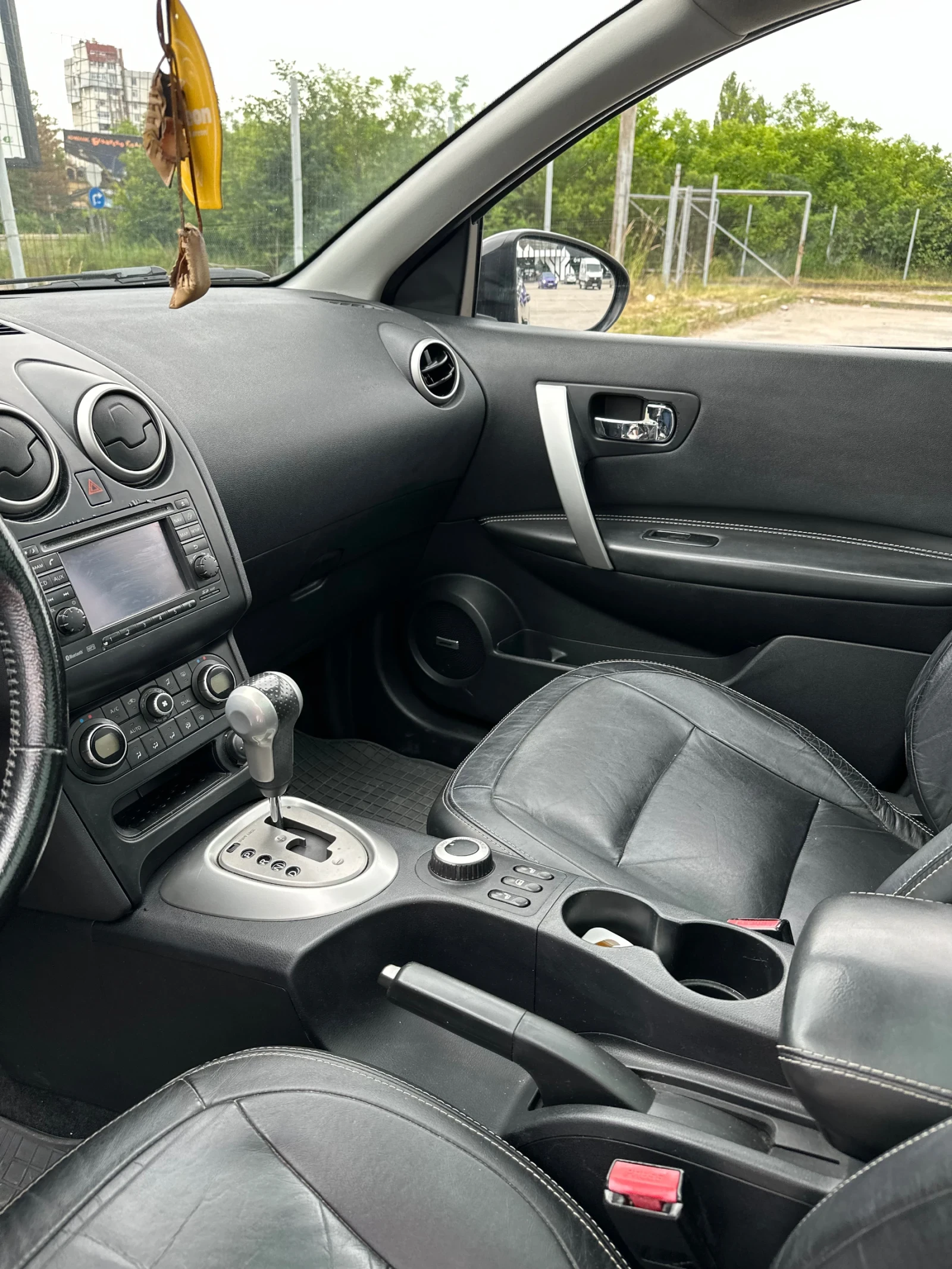 Nissan Qashqai, снимка 13 - Автомобили и джипове - 54763690