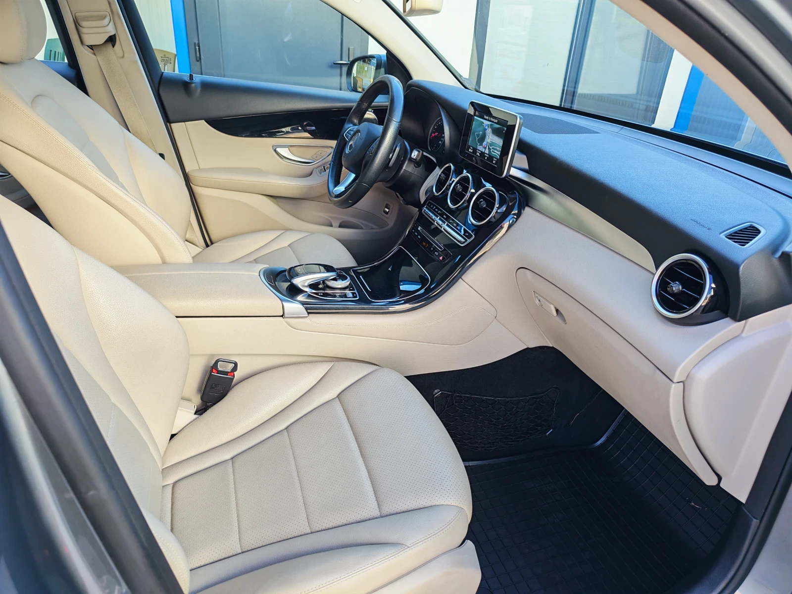 Mercedes-Benz GLC 250 COUPE, 4MATIC, AMG, 9G, AIRMATIC , снимка 9 - Автомобили и джипове - 55156649