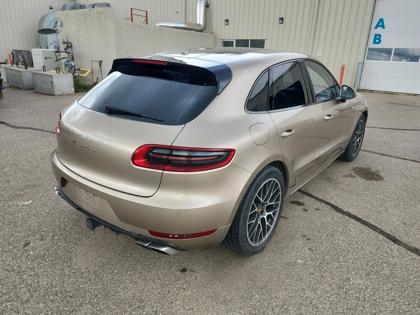 Porsche Macan TURBO/CARFAX/Панорама/Подгрев/Обдух/, снимка 3 - Автомобили и джипове - 55906311