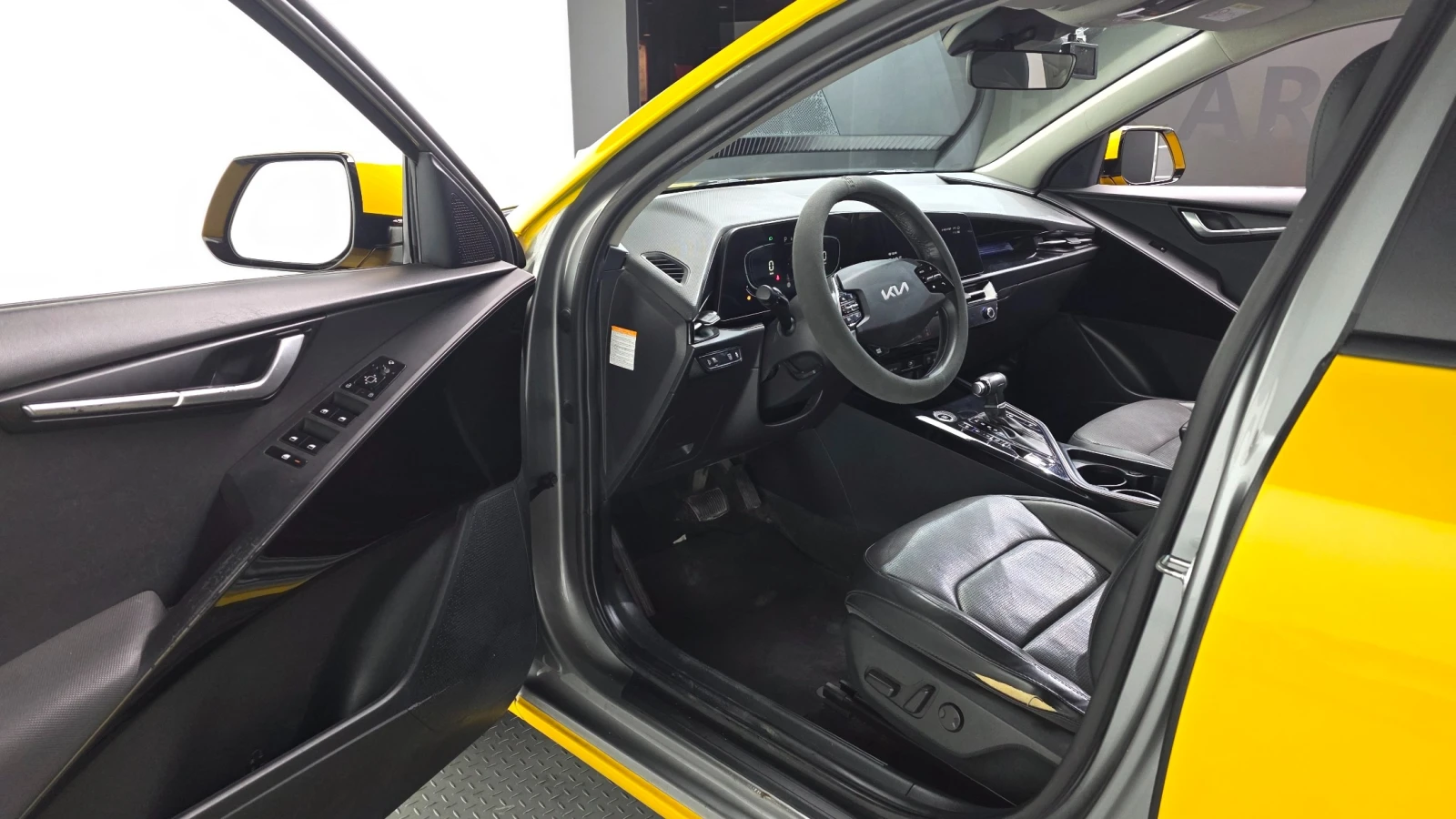 Kia Niro Prestige, снимка 11 - Автомобили и джипове - 56080510