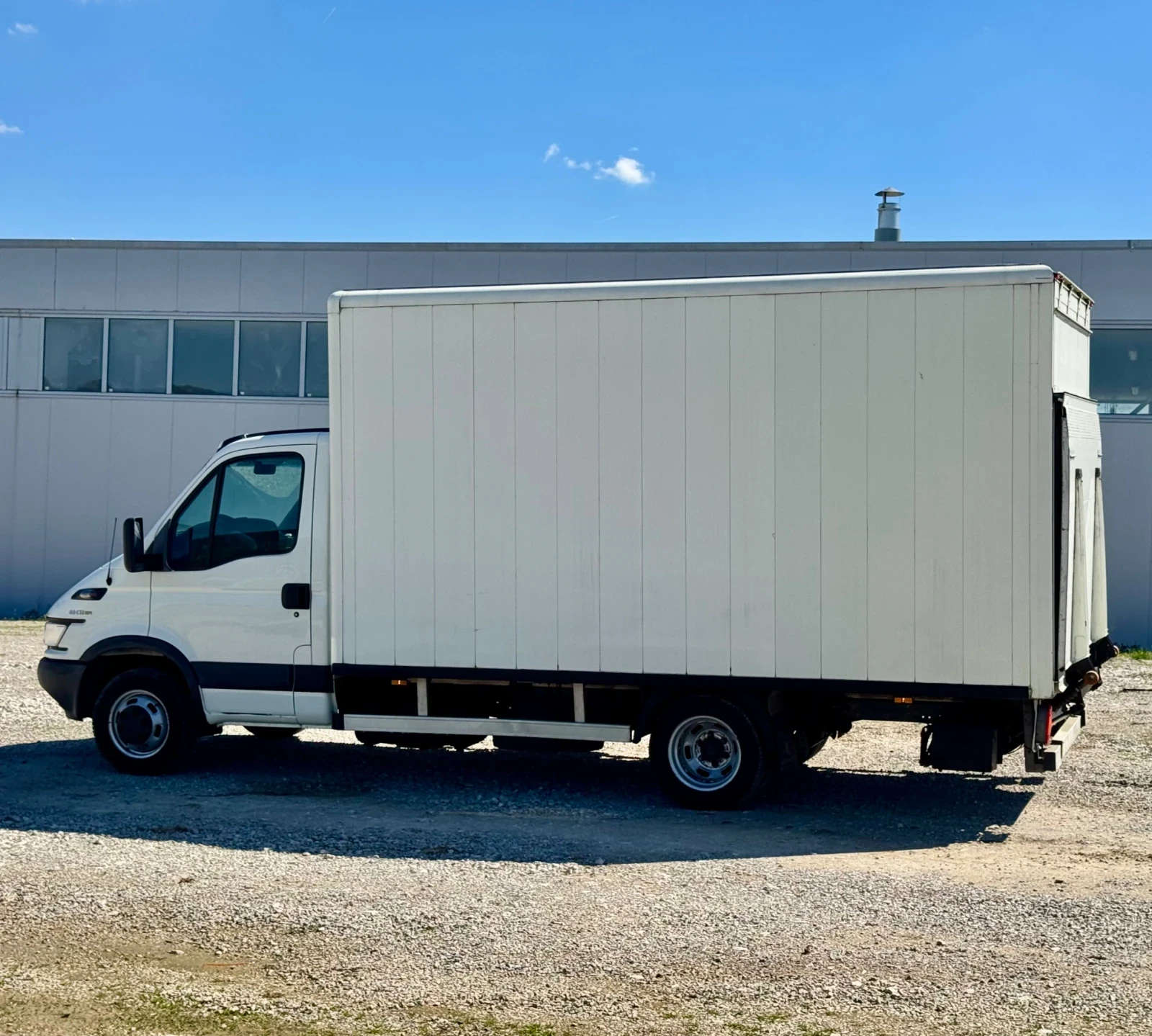 Iveco Daily ПАДАЩ БОРД* СТРАНИЧНА ВРАТА* СЕРВИЗНА ИСТОРИЯ, снимка 5 - Бусове и автобуси - 56104688