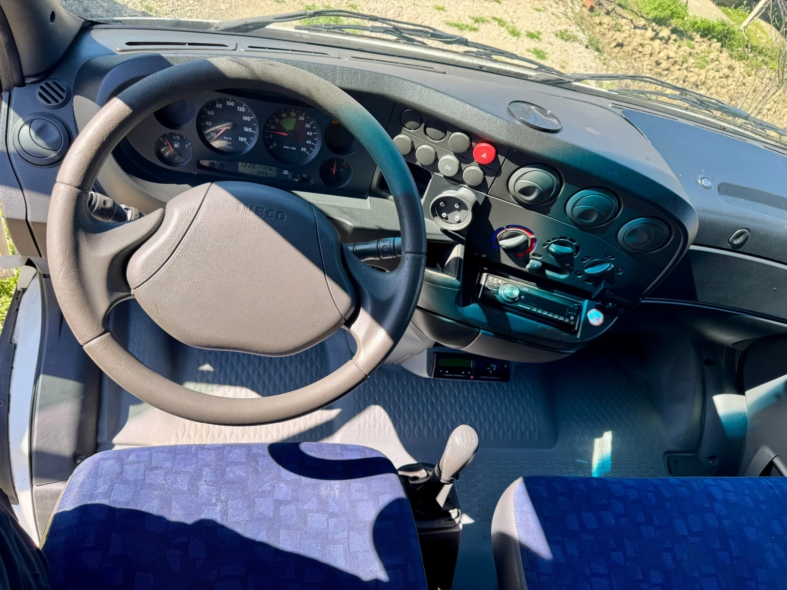 Iveco Daily ПАДАЩ БОРД* СТРАНИЧНА ВРАТА* СЕРВИЗНА ИСТОРИЯ, снимка 12 - Бусове и автобуси - 56104688