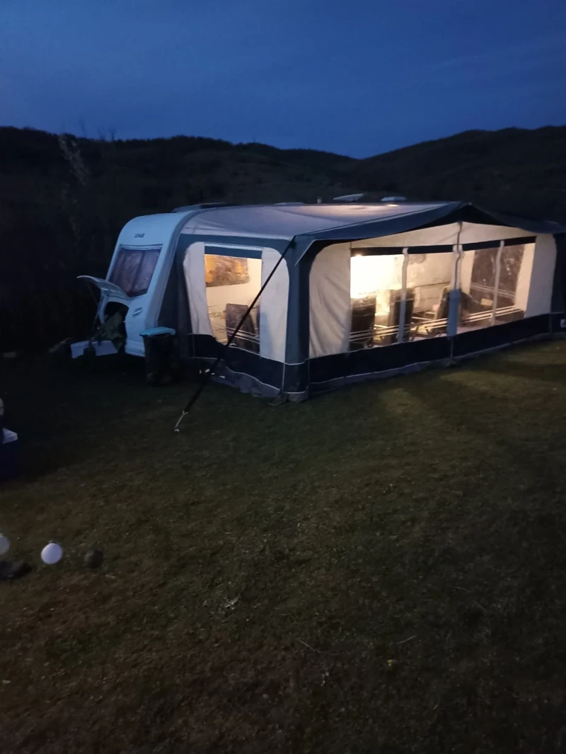 Каравана Други Луната Делта 630, снимка 3 - Каравани и кемпери - 53485111