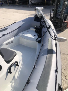 Надуваема лодка Zodiac Pro 6.5, снимка 7