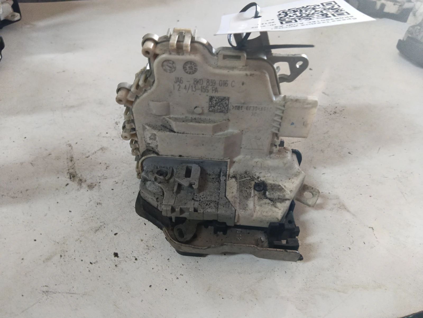 брава (задна дясна) 8K0839016C Audi A5