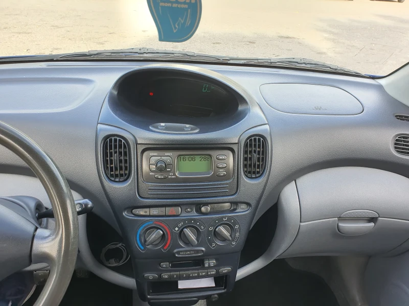 Toyota Yaris verso 1.3 , снимка 7 - Автомобили и джипове - 47524524