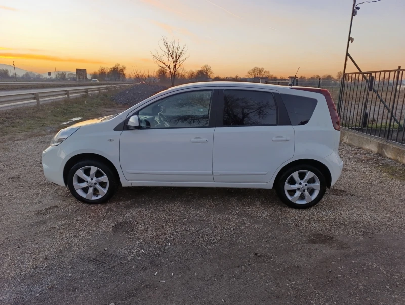 Nissan Note Face 1.6i-16v Бензин, снимка 4 - Автомобили и джипове - 48092700