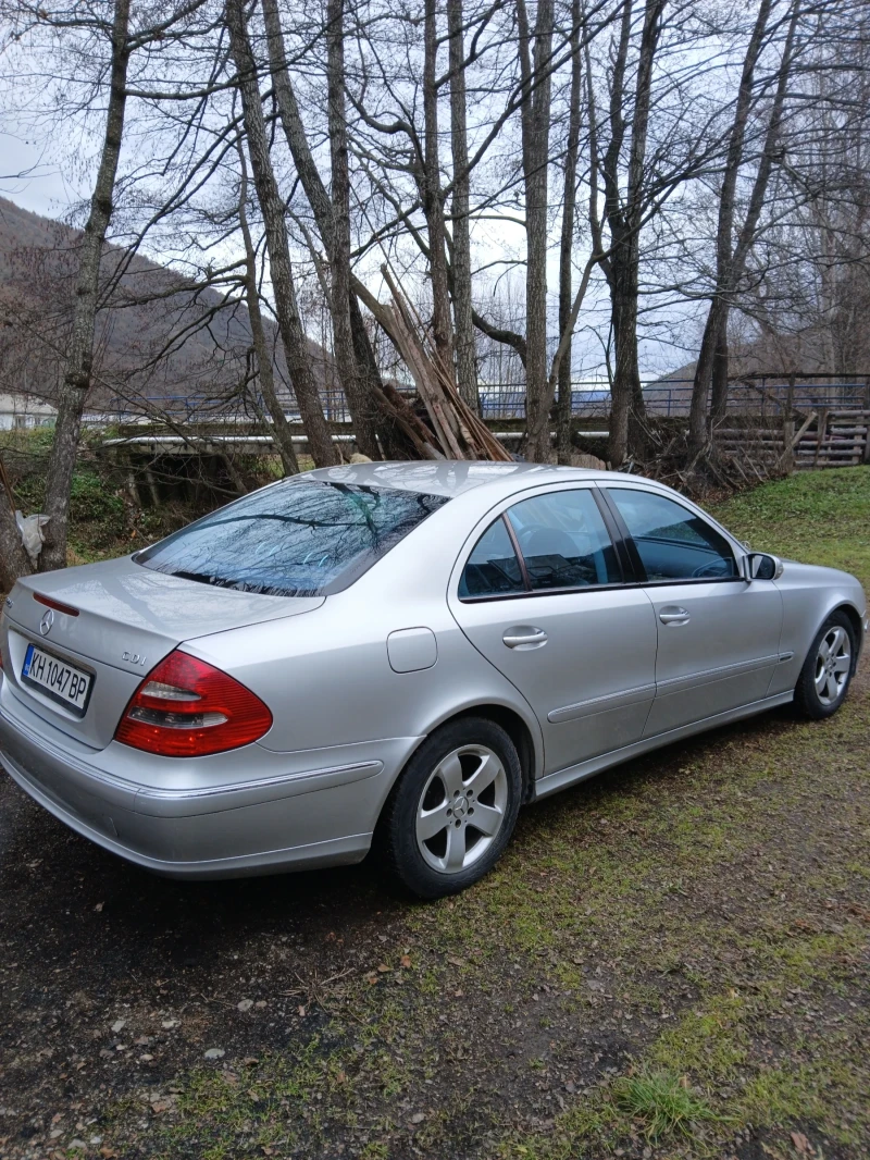 Mercedes-Benz E 220 Avangard, снимка 6 - Автомобили и джипове - 48223320