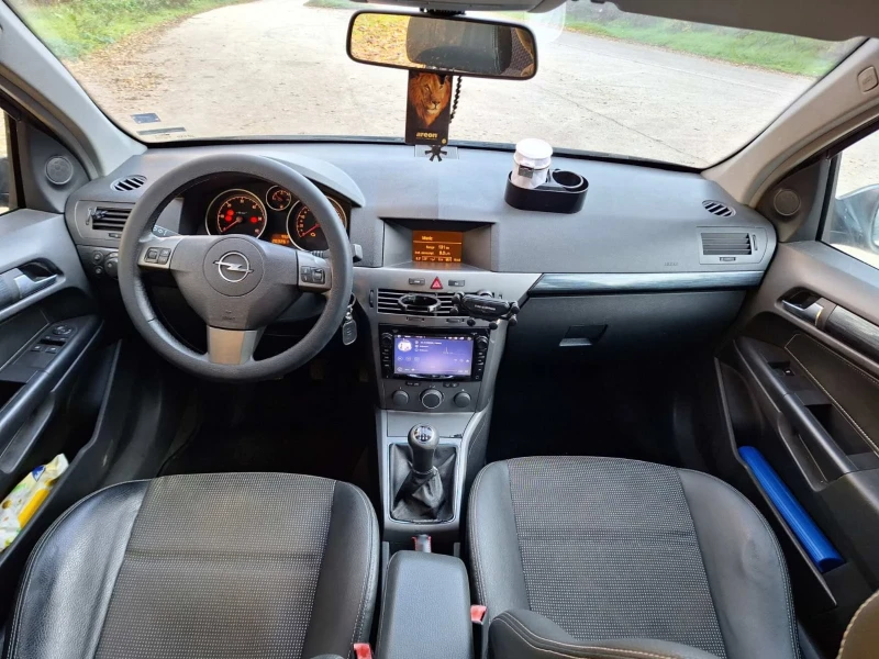 Opel Astra 1.7 CDTI , снимка 17 - Автомобили и джипове - 52472002
