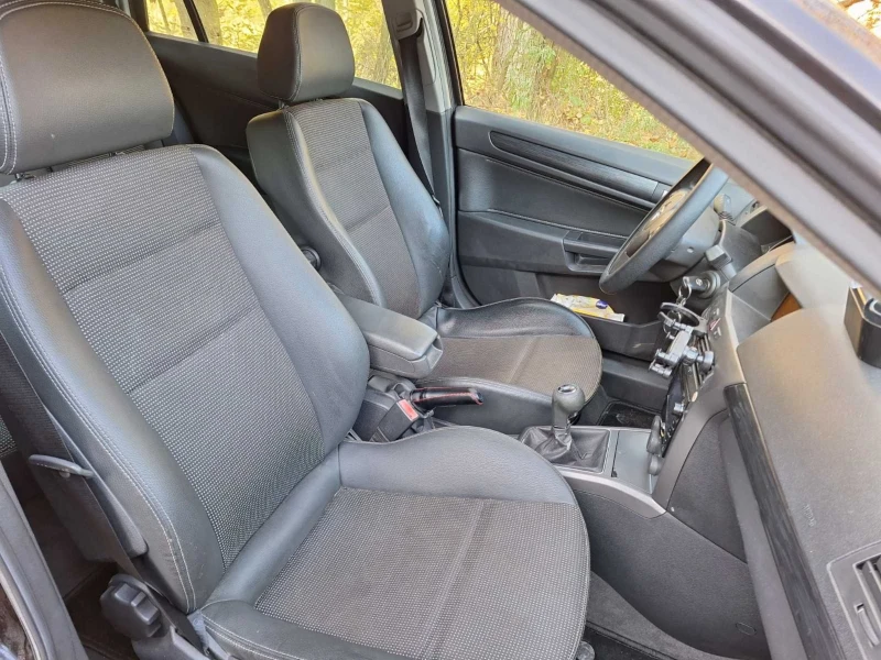 Opel Astra 1.7 CDTI , снимка 16 - Автомобили и джипове - 52472002