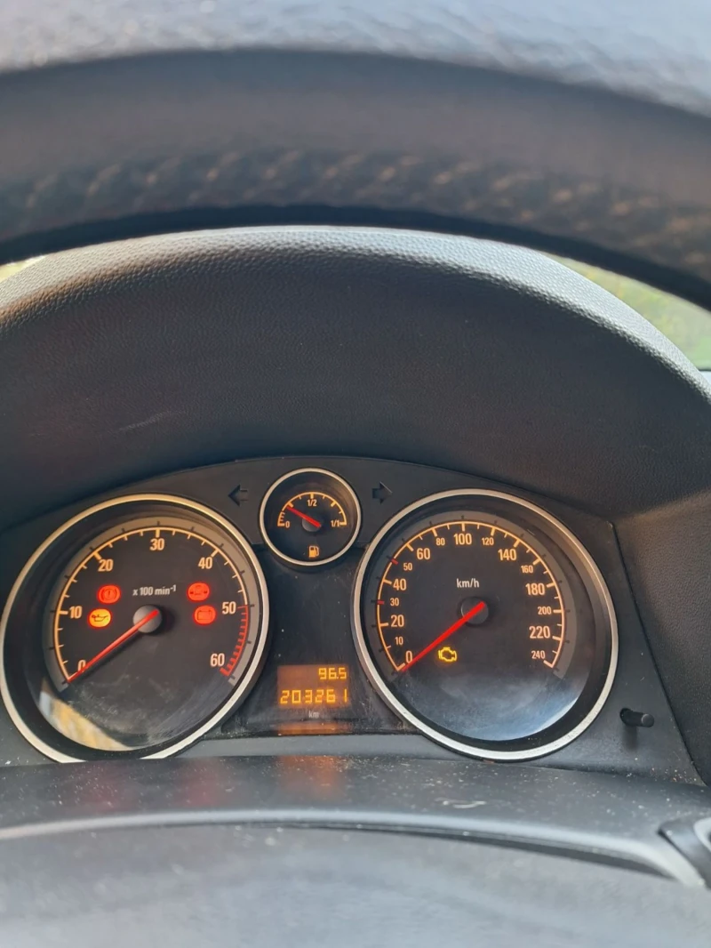 Opel Astra 1.7 CDTI , снимка 13 - Автомобили и джипове - 52472002