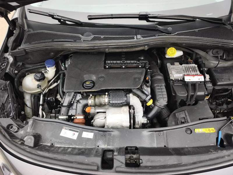 Peugeot 2008 1.6HDI 120кс ALLURE FULL SERVICE IN PEUGEOT EVRO 6, снимка 15 - Автомобили и джипове - 52892437