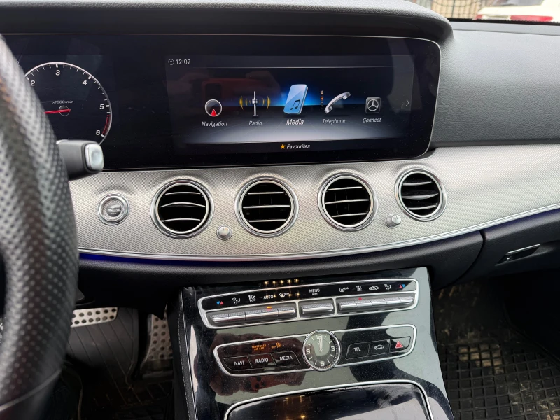 Mercedes-Benz E 220, снимка 7 - Автомобили и джипове - 52903484