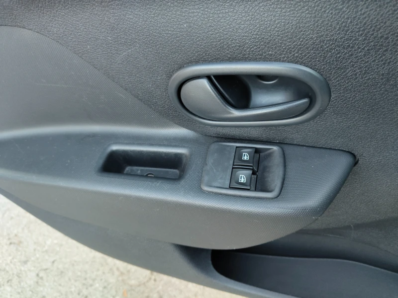 Dacia Sandero, снимка 15 - Автомобили и джипове - 53181627