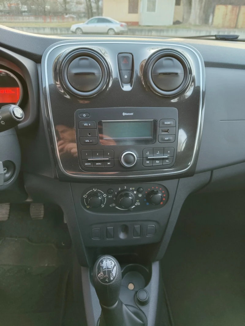 Dacia Sandero, снимка 14 - Автомобили и джипове - 53181627