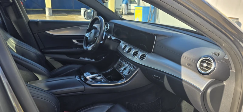 Mercedes-Benz E 220 AMG, снимка 8 - Автомобили и джипове - 53292440