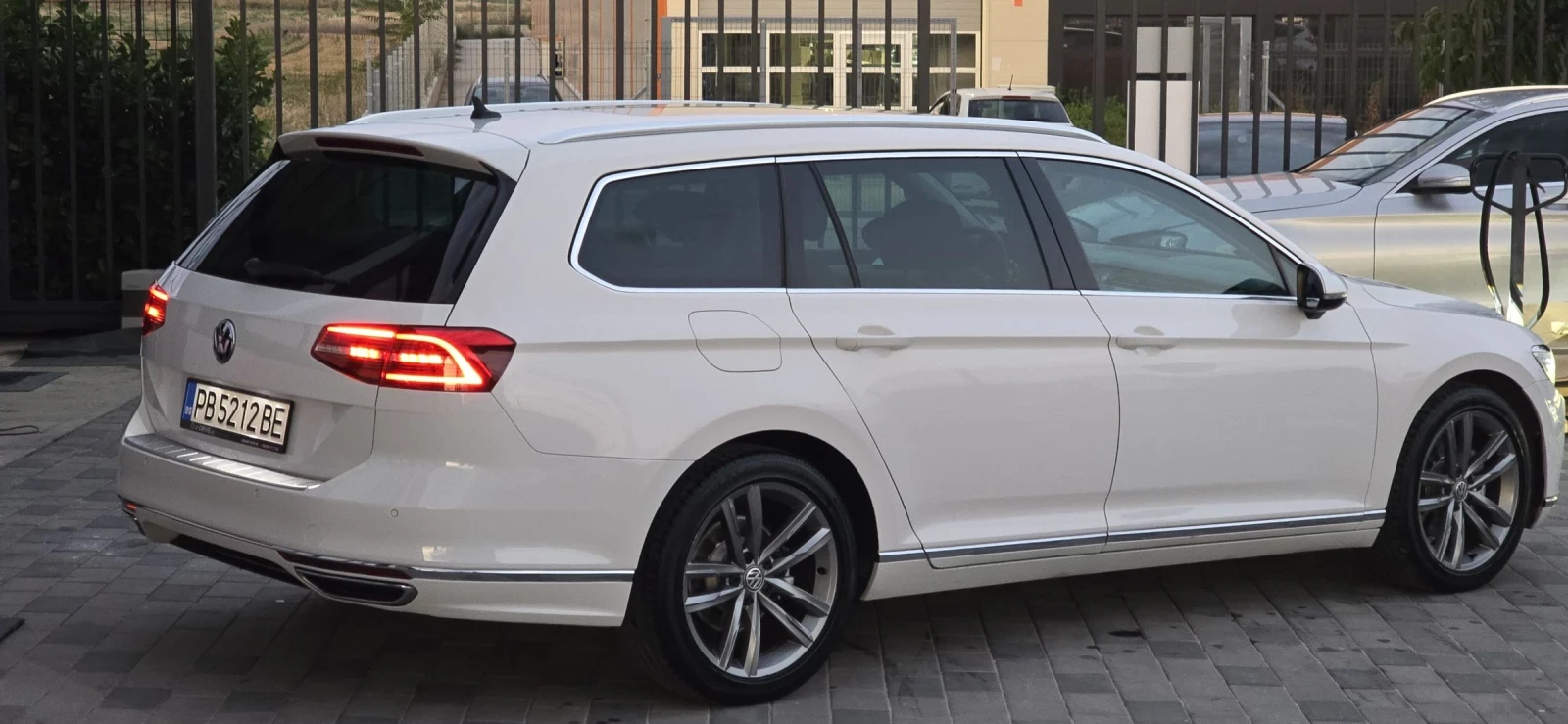 VW Passat FULL LED / DIGITAL / DISTRONIC / HIGHLINE - изображение 5