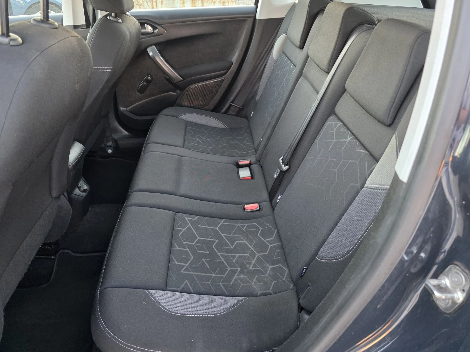 Peugeot 2008 1.2 PureTech | |  | Mobile.bg   13