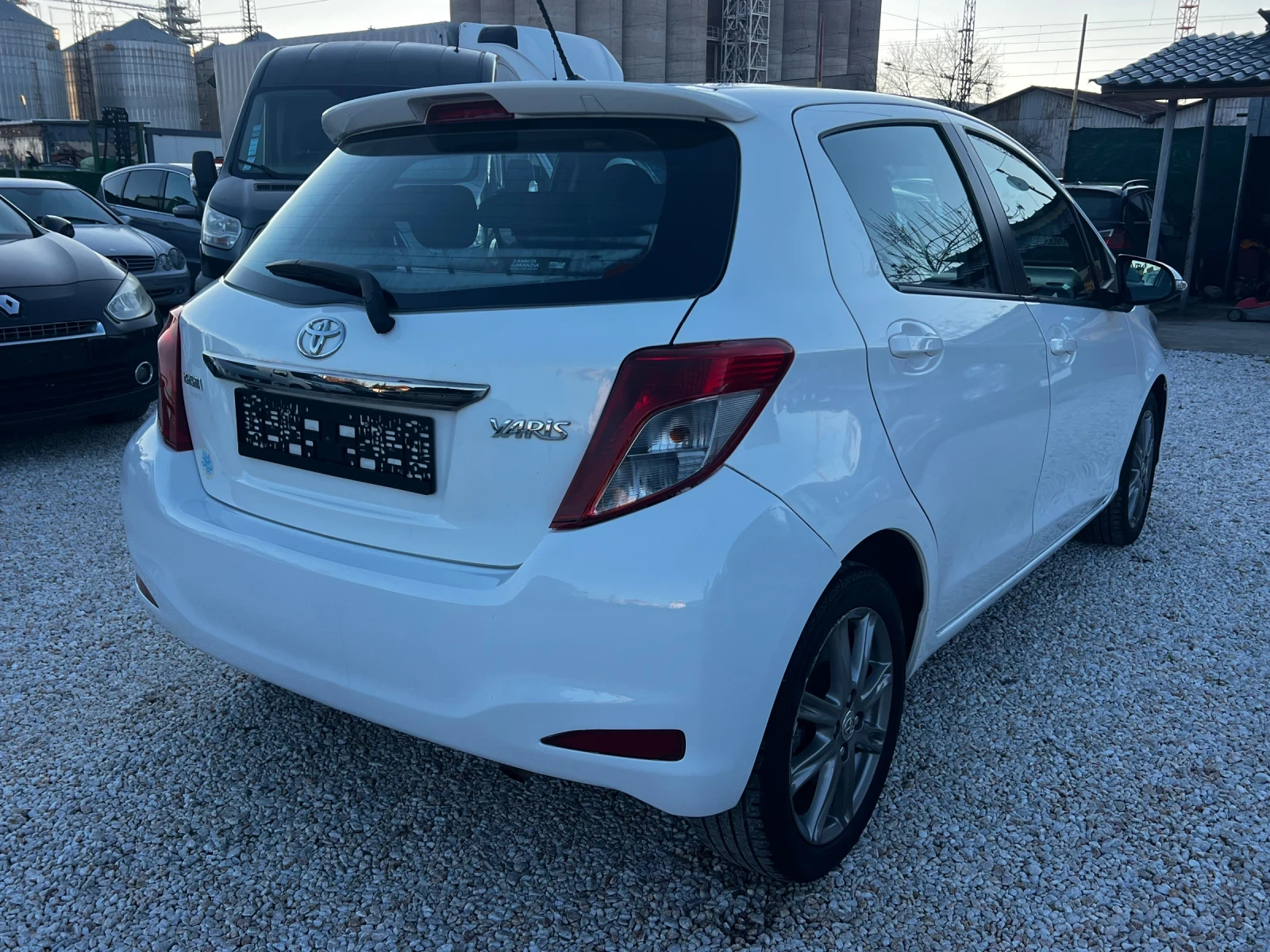 Toyota Yaris 1.4 D4D / euro 5b / navi / camera / start-stop | Mobile.bg � ����������� 4