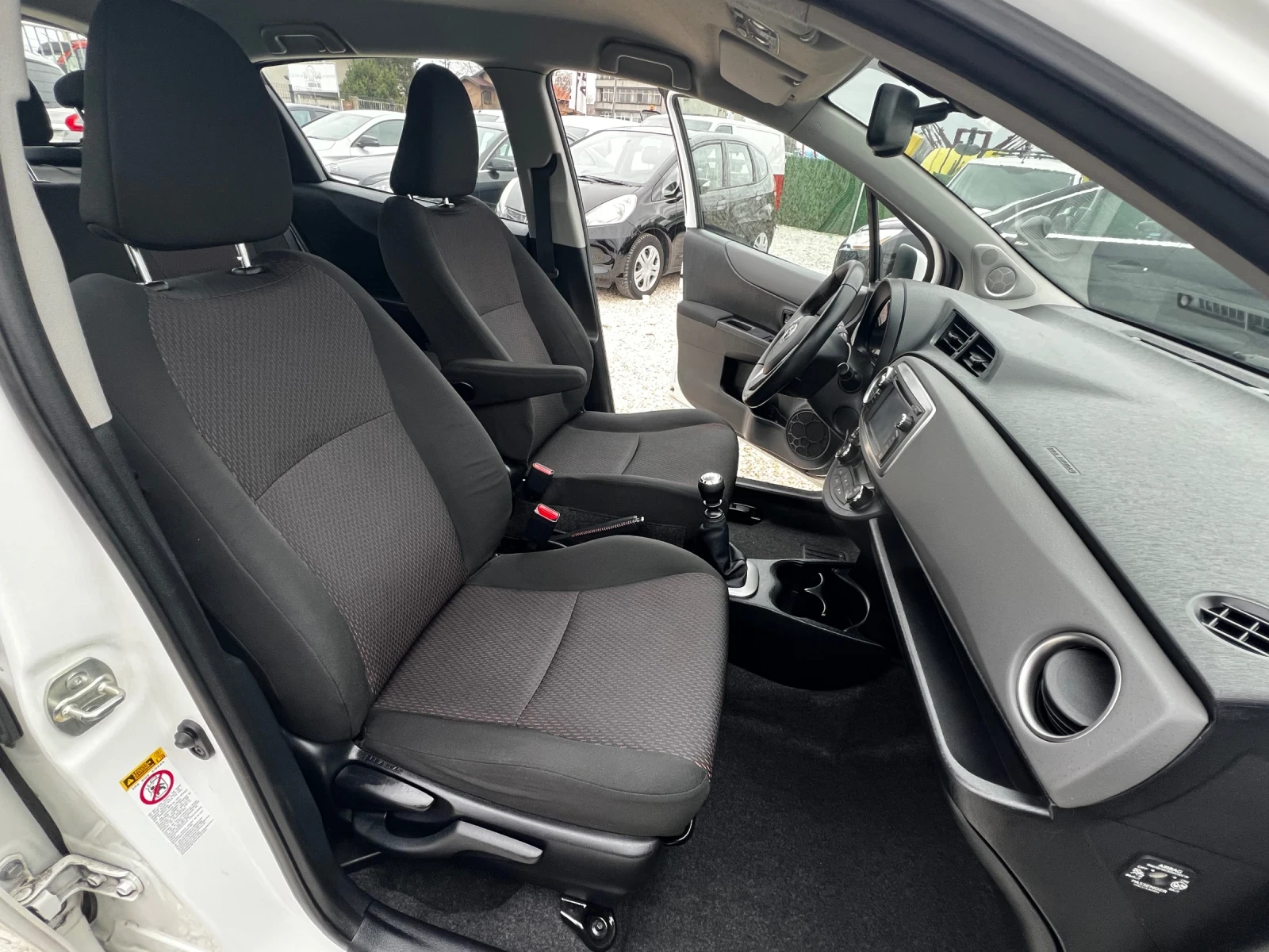 Toyota Yaris 1.4 D4D / euro 5b / navi / camera / start-stop | Mobile.bg � ����������� 9