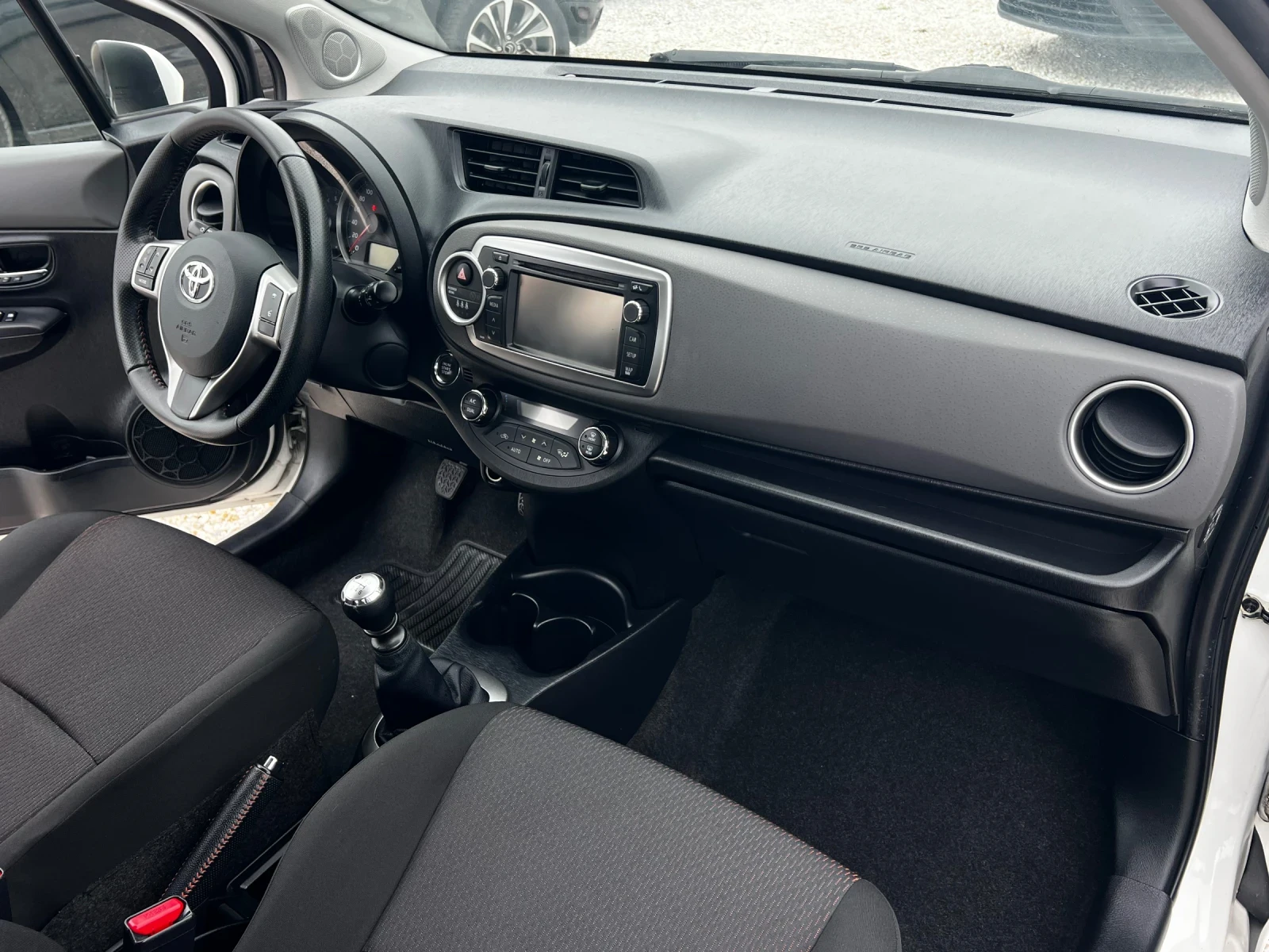Toyota Yaris 1.4 D4D / euro 5b / navi / camera / start-stop | Mobile.bg � ����������� 8