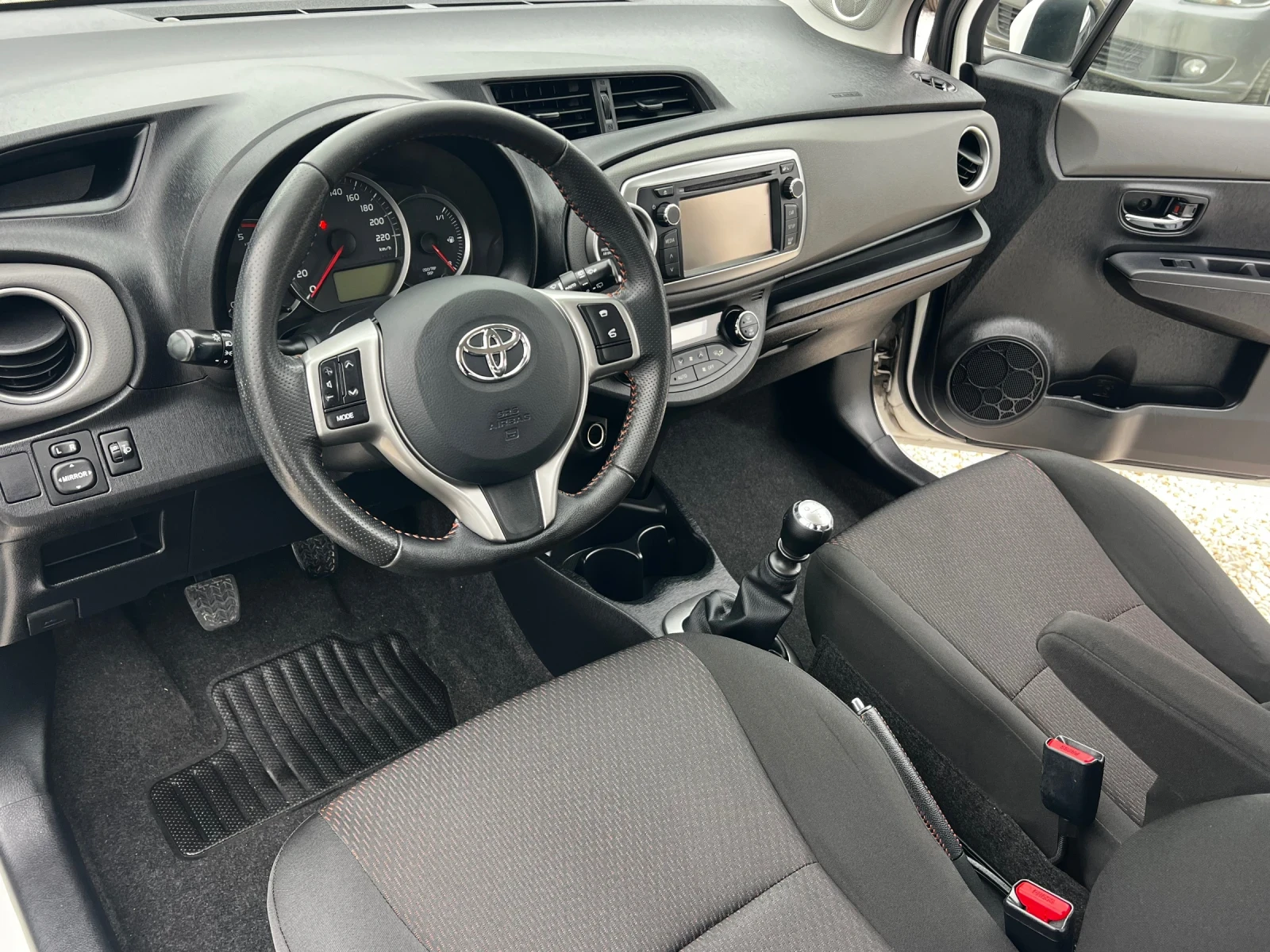 Toyota Yaris 1.4 D4D / euro 5b / navi / camera / start-stop | Mobile.bg � ����������� 6