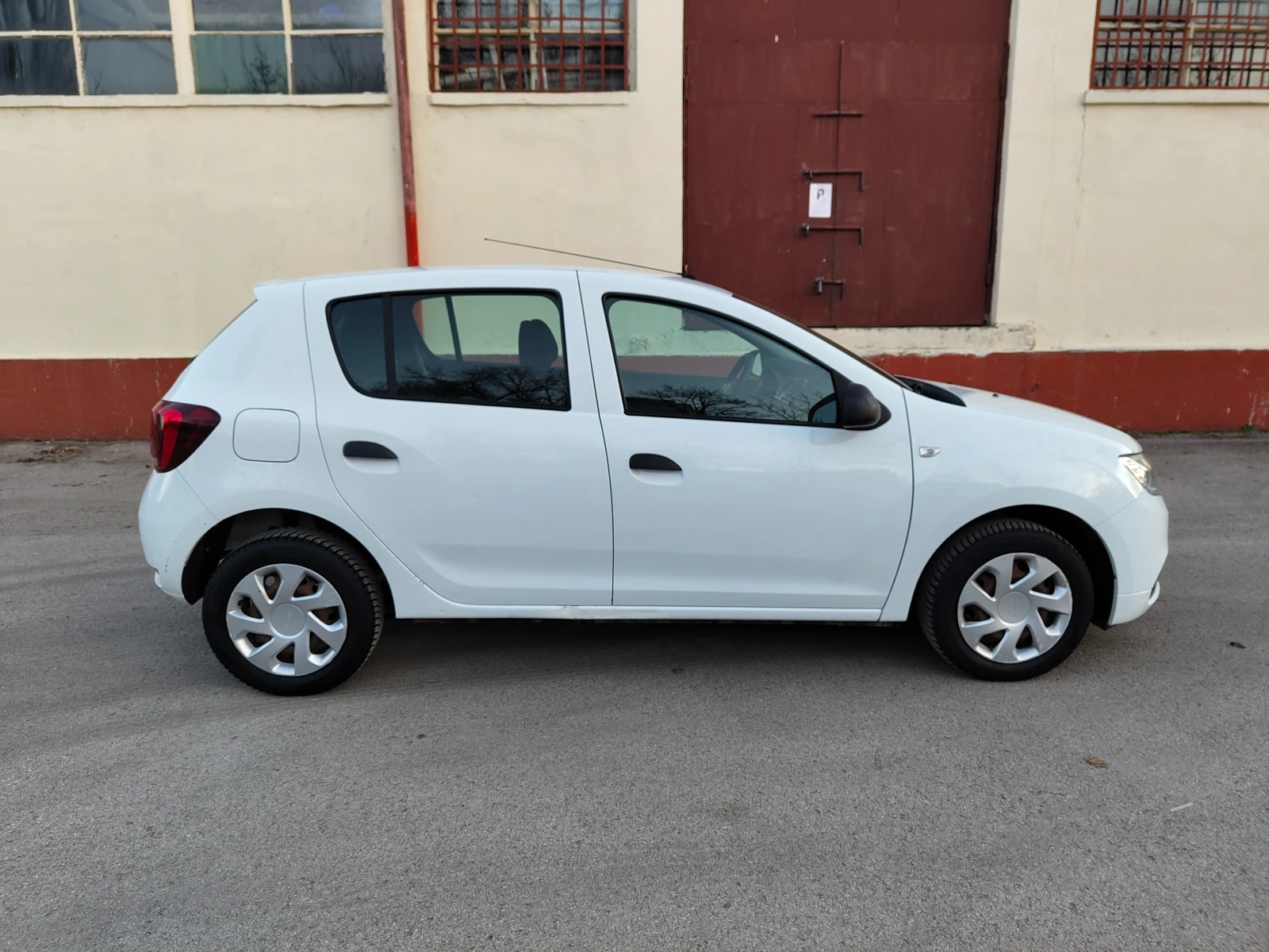 Dacia Sandero  - изображение 8