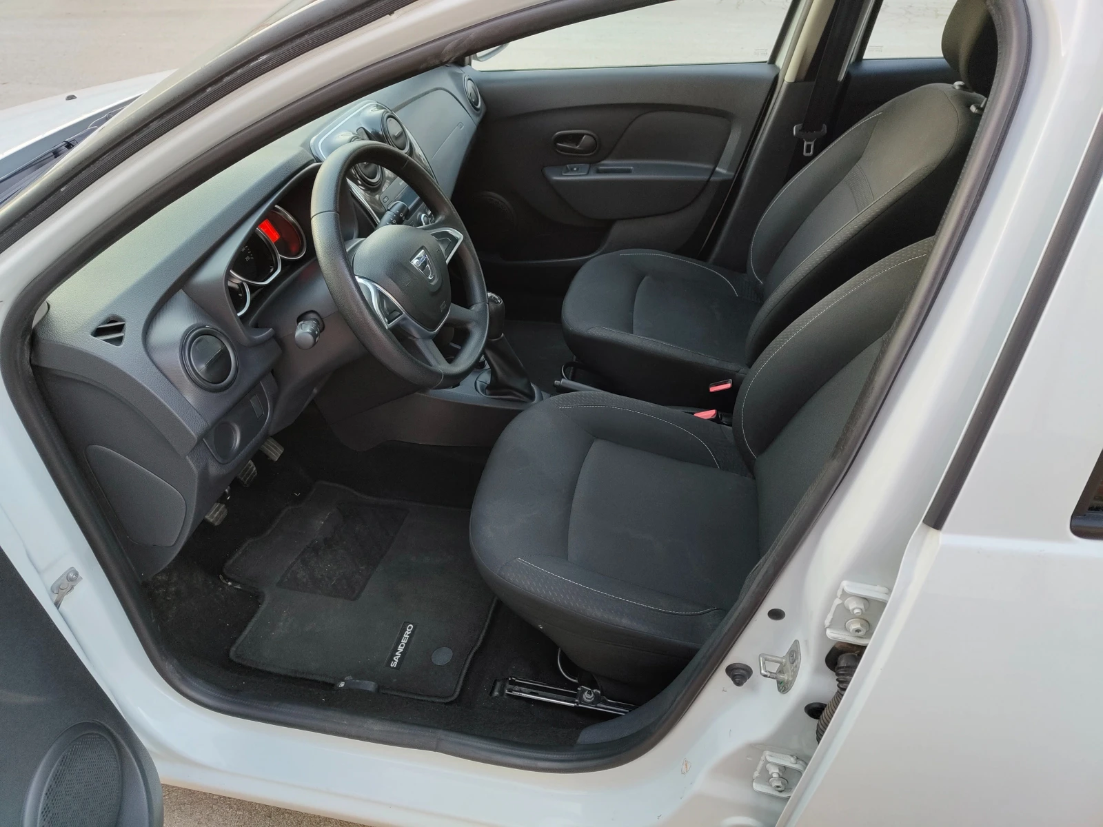 Dacia Sandero  - изображение 9