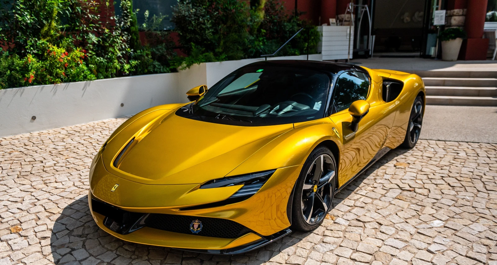 Ferrari SF 90 Spider 4.0 V8 Plug-in Hybrid AWD