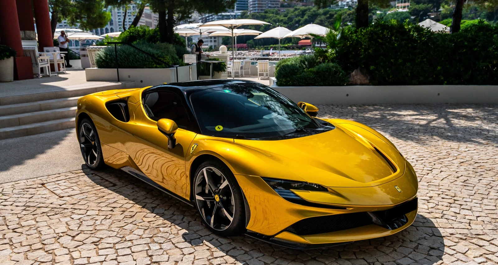 Ferrari SF 90 Spider 4.0 V8 Plug-in Hybrid AWD, снимка 3 - Автомобили и джипове - 53720949