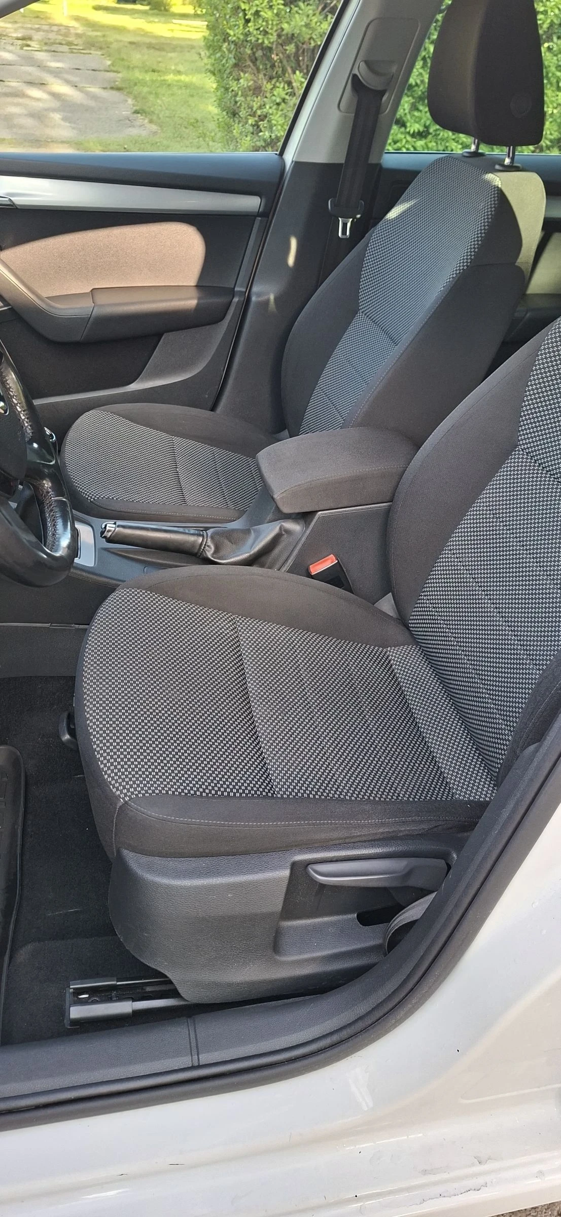 Skoda Octavia 2.0TDI 150к.с 6ск, снимка 8 - Автомобили и джипове - 54400836