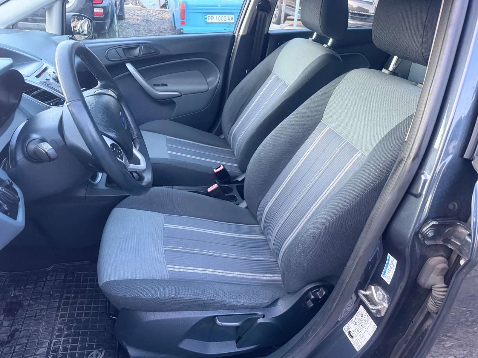 Ford Fiesta 1.6 tdci, снимка 10 - Автомобили и джипове - 54715710
