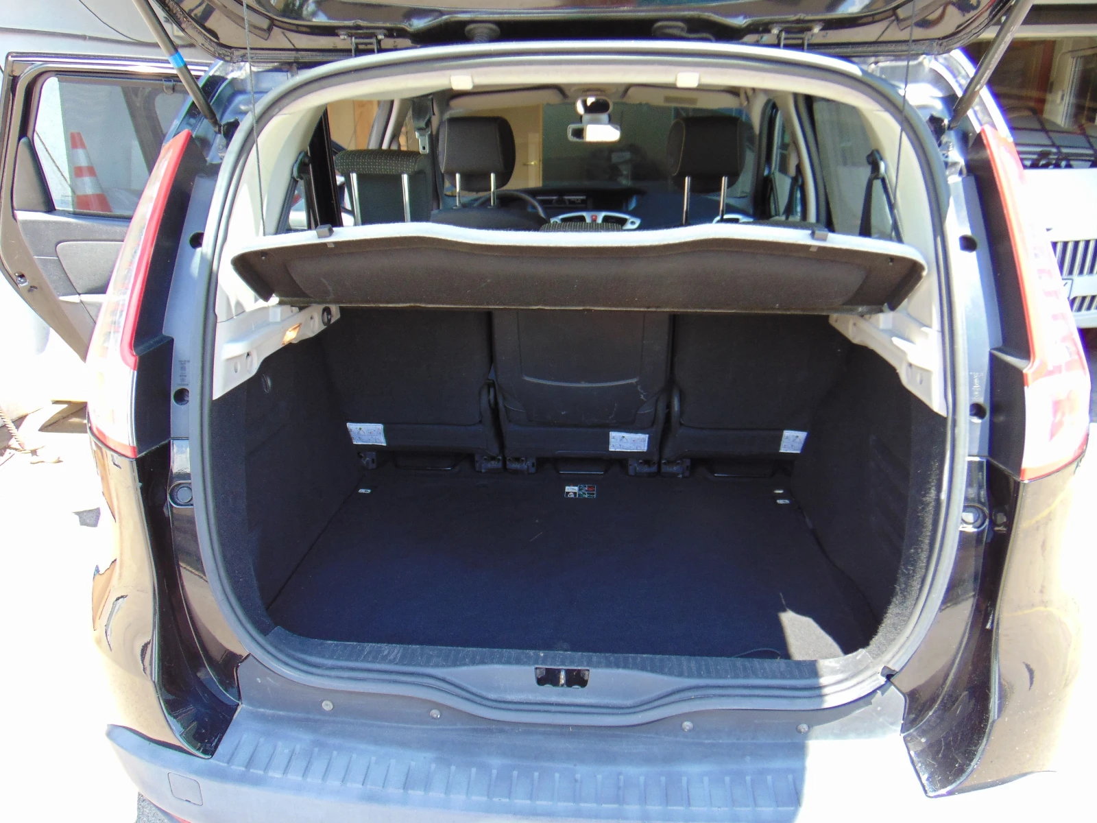 Renault Scenic 3, снимка 6 - Автомобили и джипове - 55282570