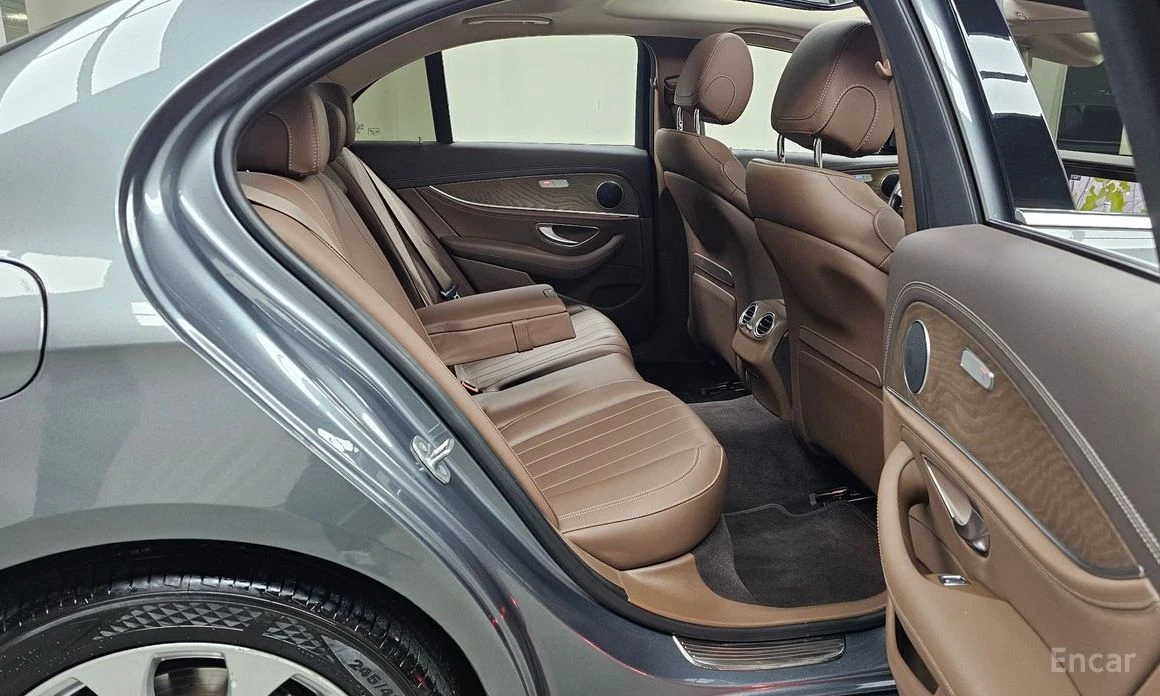 Mercedes-Benz E 300, снимка 12 - Автомобили и джипове - 55554360