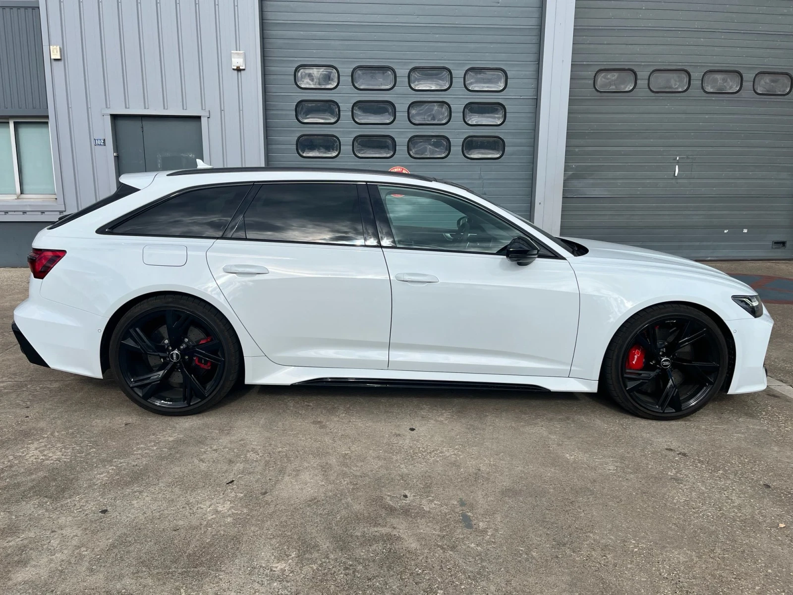 Audi Rs6 Ceramic HUD 360 22  Pano Alcantara, снимка 6 - Автомобили и джипове - 55704415
