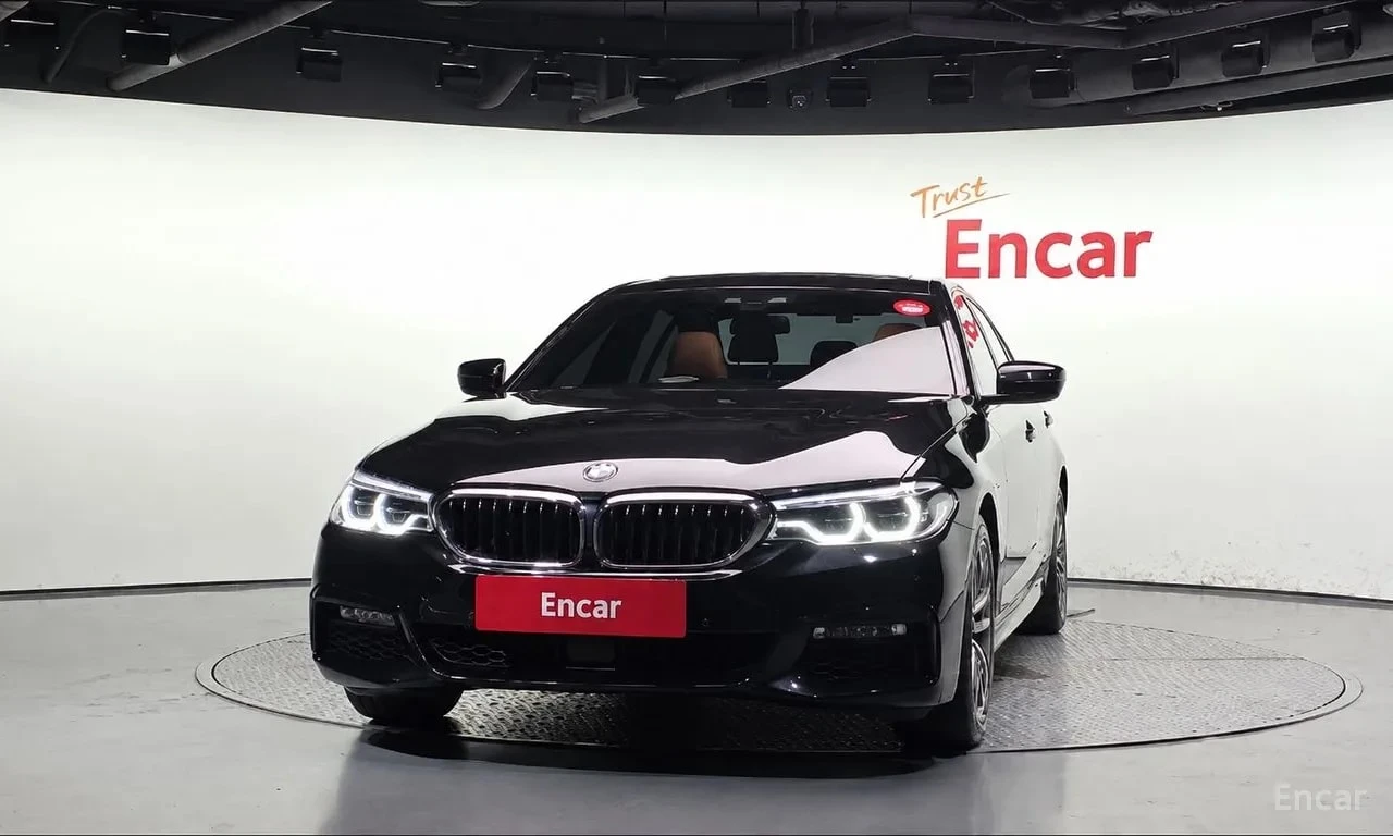 BMW 530 M Sport/ДИСТРОНИК/ОБДУХ/ШИБЕДАХ/ПОДГРЕВ/, снимка 3 - Автомобили и джипове - 55897628