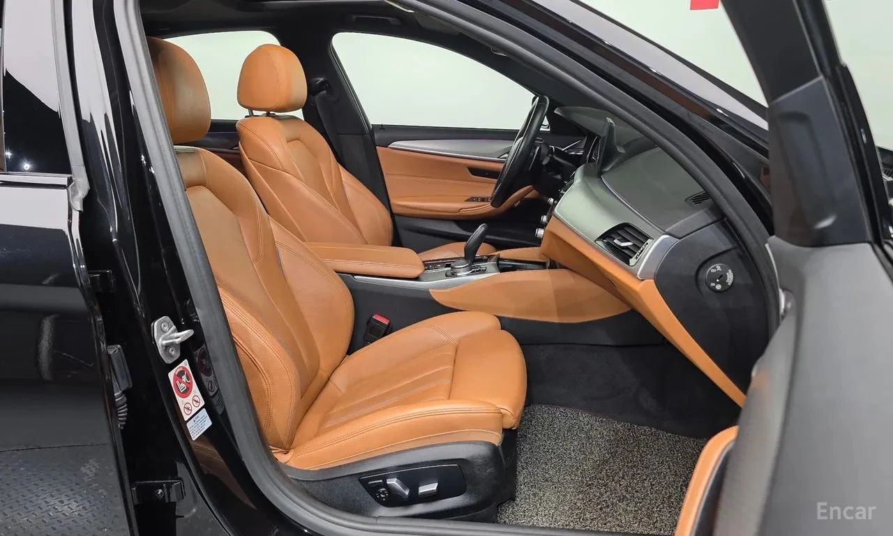 BMW 530 M Sport/ДИСТРОНИК/ОБДУХ/ШИБЕДАХ/ПОДГРЕВ/, снимка 11 - Автомобили и джипове - 55897628