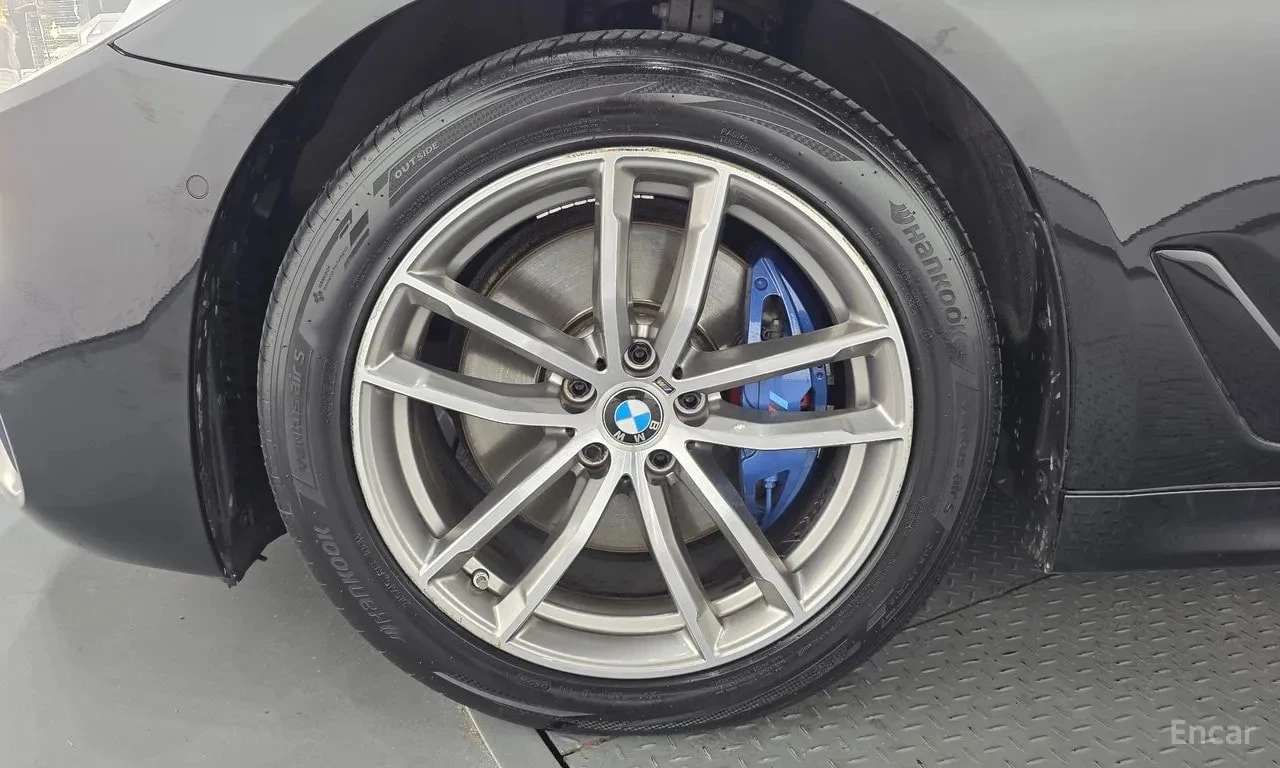 BMW 530 M Sport/ДИСТРОНИК/ОБДУХ/ШИБЕДАХ/ПОДГРЕВ/, снимка 5 - Автомобили и джипове - 55897628